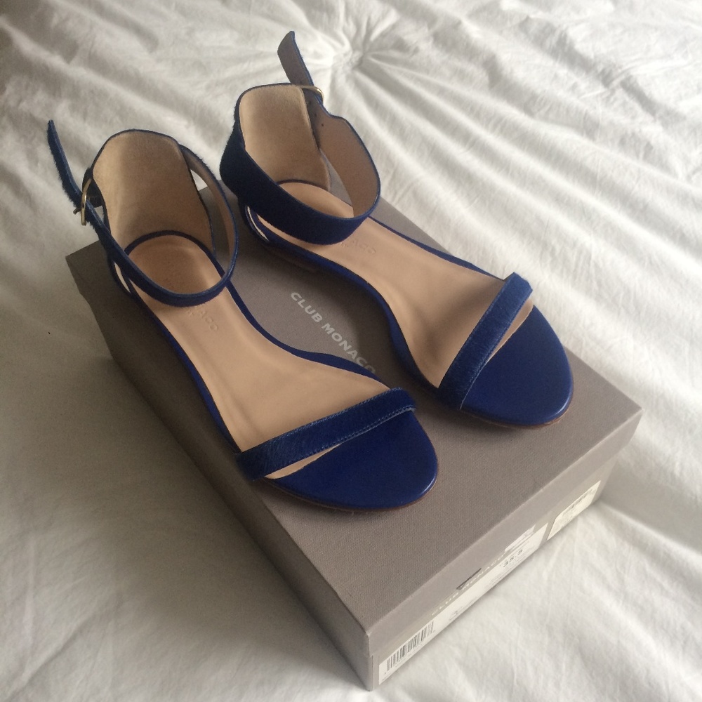 CLUB MONACO FLAT SANDALS- NWT/BOX  Size 5.5